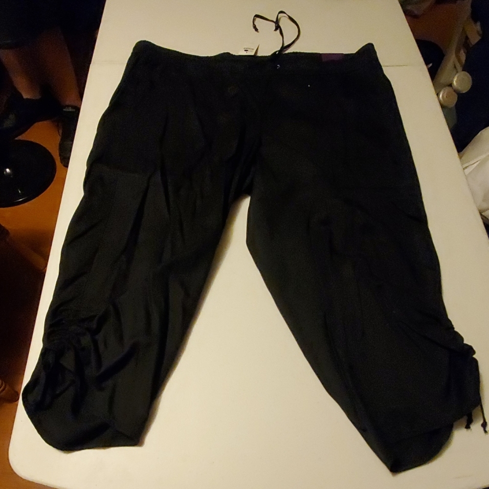 Black capris pants
